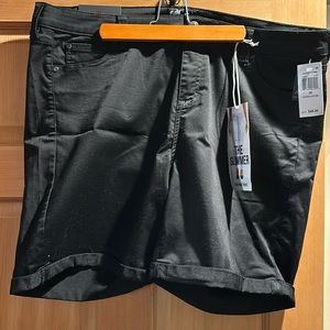 Celebrity Pink shorts -Black NWT Size 20
